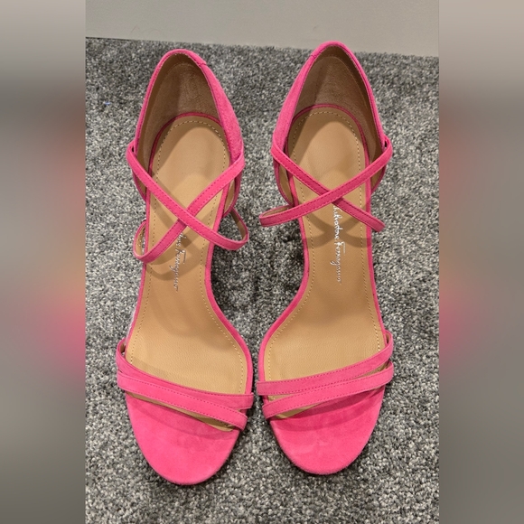 Pink Salvatore Ferragamo heels - Picture 2 of 10